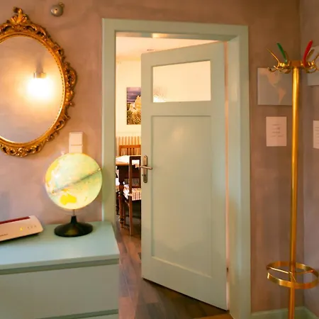 S'krumme Gustels Hues Daire *